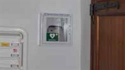 Foto für Defibrillator im Gemeindehaus